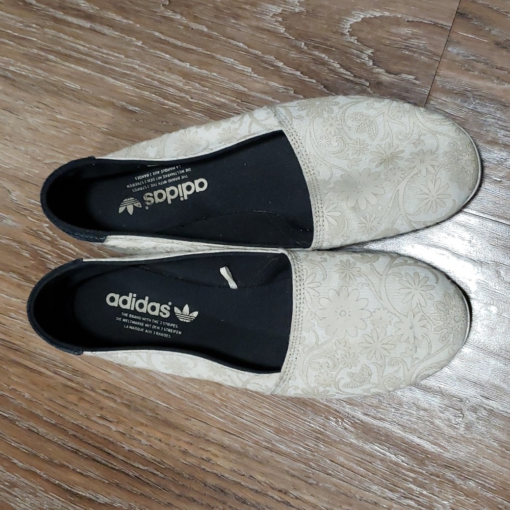 (8.5) Adidas Slip On Flats Floral Neutral Casual Classic Everyday Versatile Prep - Picture 3 of 11